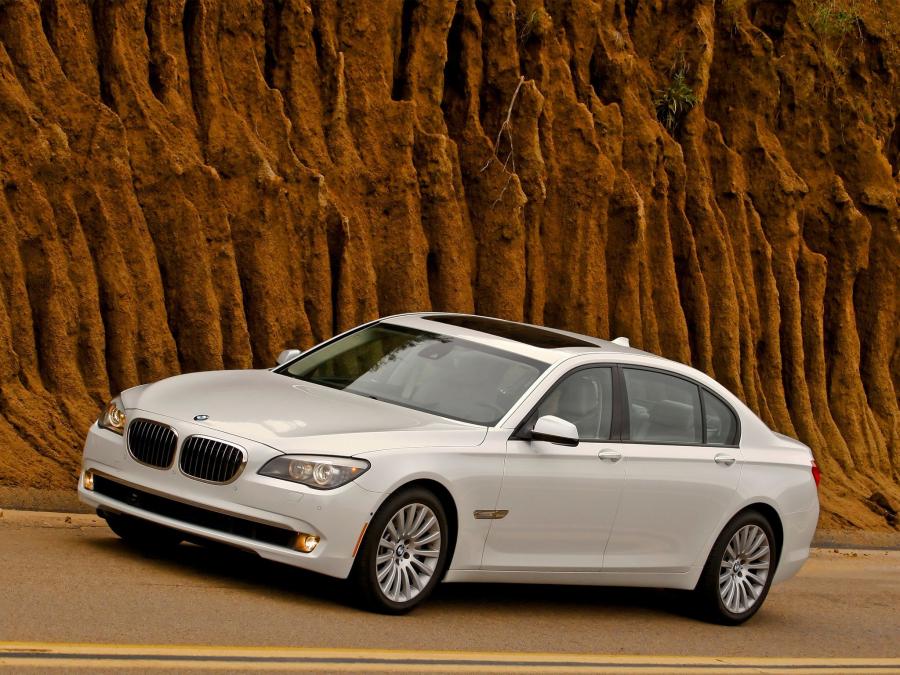  BMW 750iL 2009 года  (US) (фото 3 из 5)